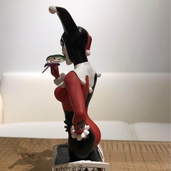 Harley Quinn Woman of DC Comic Universe Bust Statue - Picture 2 of 9